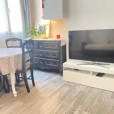 Lägenhet Notre Dame In Latin Quarter Stylish Flat For 6