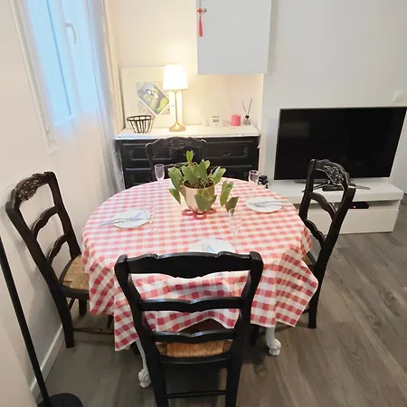 Notre Dame In Latin Quarter Stylish Flat For 6 Lägenhet Paris